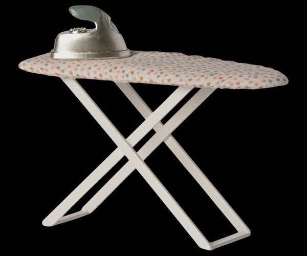 MAILEG IRON AND IRONING BOARD